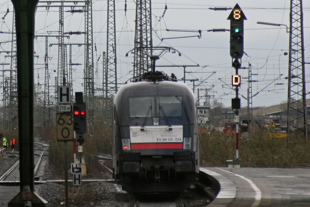 ES 64 U2-034 am 4.4.10 in Duisburg Hbf
Leider nur ein Notschuss