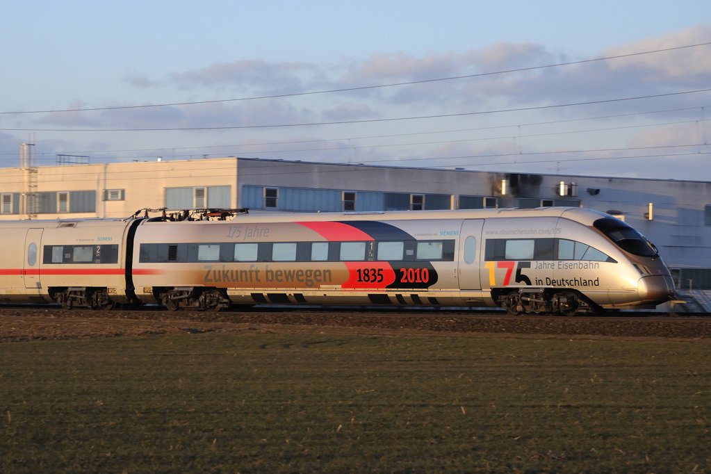 Goldenes Abendlicht f�r einen  goldenen  Zug: 415 022 Kopf zum geniessen... (Gersthofen, 05.03.2010).