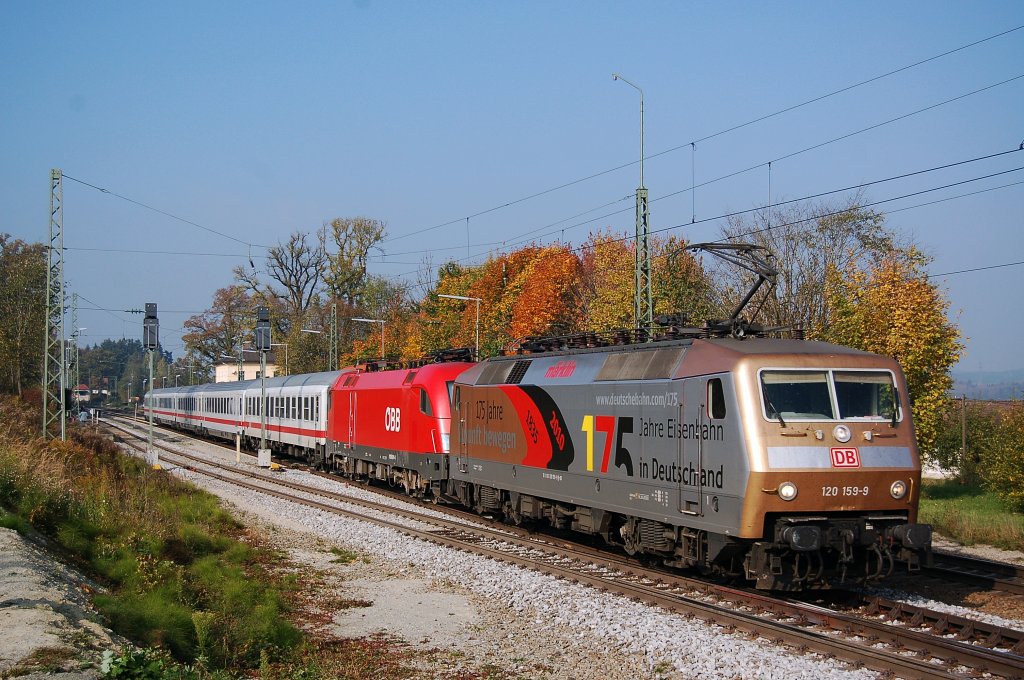 Im Goldenen Oktober konnte in A�ling der 2083 mit der Goldie 120 159 abgelichtet werden.
Aufgenommen am 12.10.2010