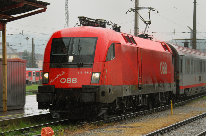  Manfred , 1116 193-2, aufgenommen bei der Einfahrt in Salzburg, am 02.06.10.