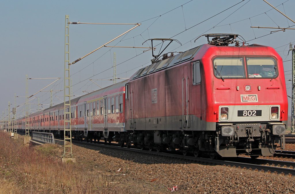 MEG 802 (156 002) mit einem N-Wagen Schrottzug rtg Ehrang hinter Porz(Rhein) am 03.03.2011