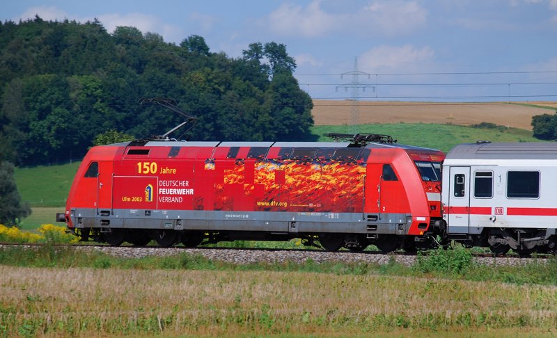 Nachruf auf die Feuerwehrlok! 101 047-9, aufgenommen am 15.08.09, auf der Strecke Ulm-Augsburg, kurz nach Mindelaltheim.