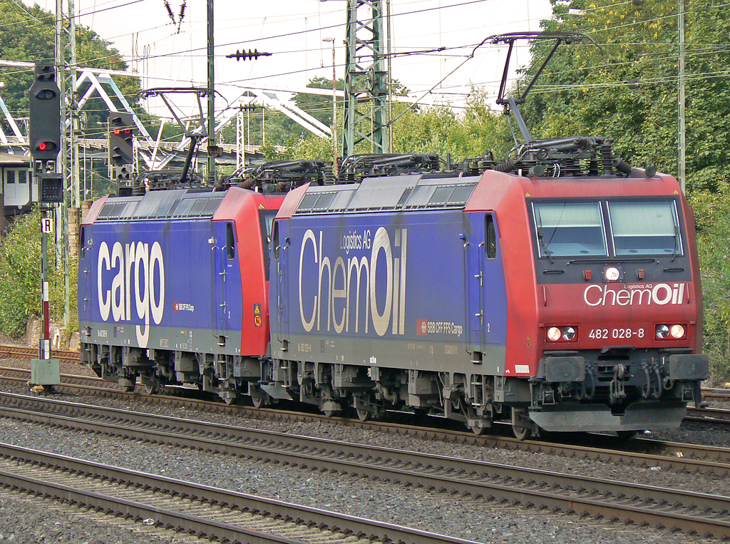 Re 482 028-8 in K�ln-West am 30.07.2010