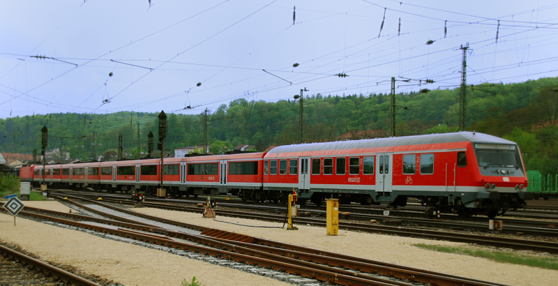 Steuerwagen ausgefallen! Den n�chstbesten als Ersatz eingesetzt. Die RB mit dem besonderen Kick, aufgenommen am 15.05.10, bei der Ausfahrt aus Treuchtlingen.