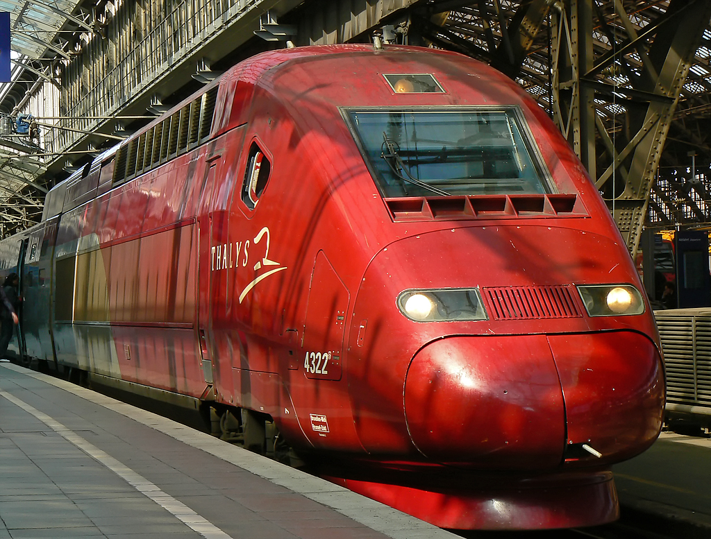 Thalys 4322 beim Halt auf Gleis 1 in K�ln Hbf am 06.04.2010 
