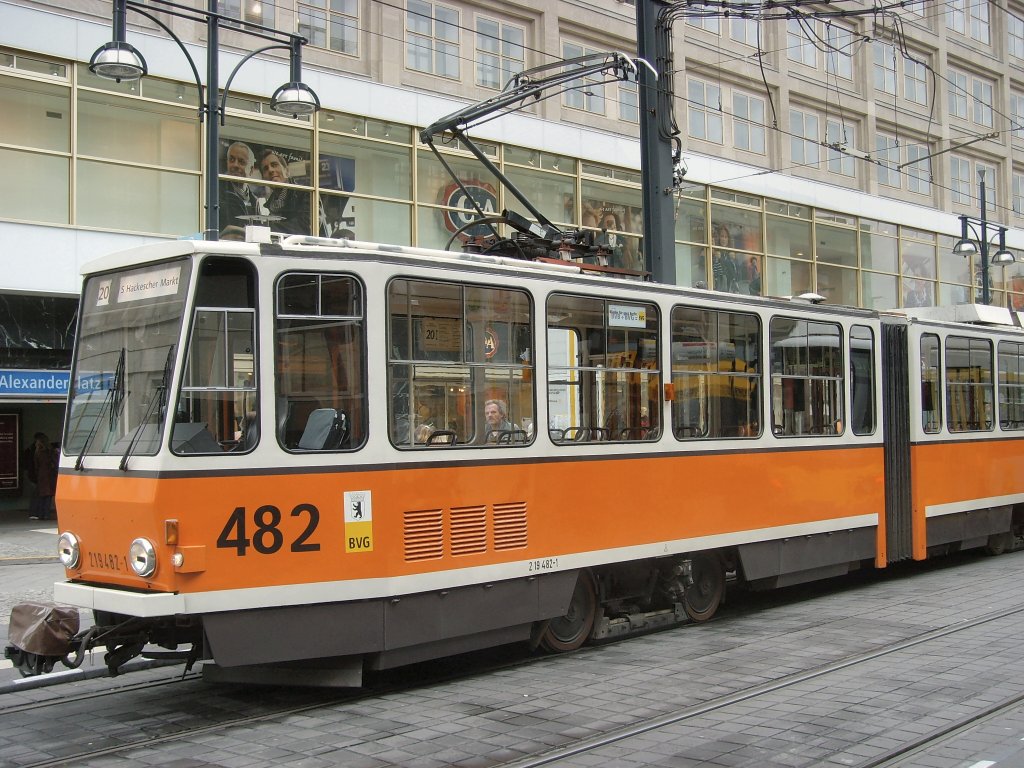 Tw 482 (unmod. KT4D) am Alexanderplatz, Berlin Oktober 2009