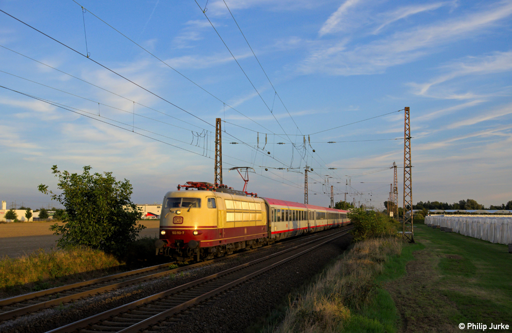 103 113-7 mit dem IC 118 von Salzburg nach M�nster(Westf) am 27.09.2013 bei Sechtem.
