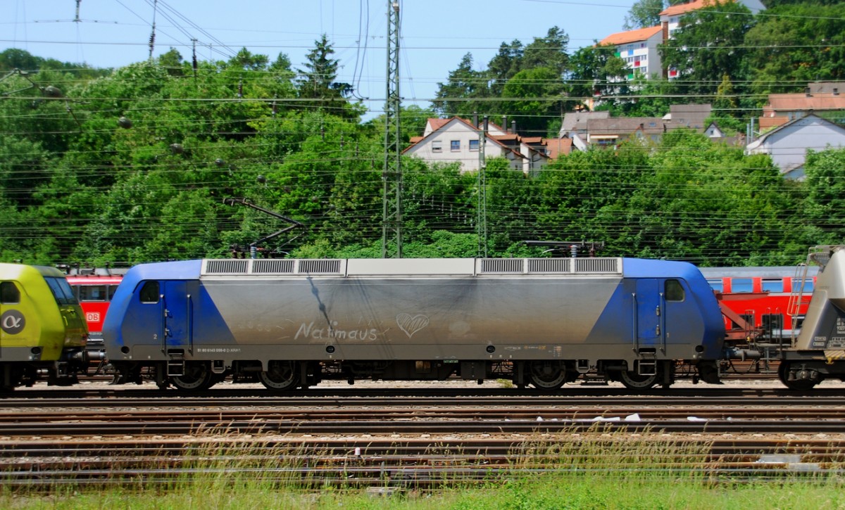 145 098-0, mit einem Herz an der Seite f�r eine  Natimaus . Da hat Amor einen Lokf�hrer scheinbar ganz sch�n erwischt! Aufgenommen am 08.06.14, in Treuchtlingen.