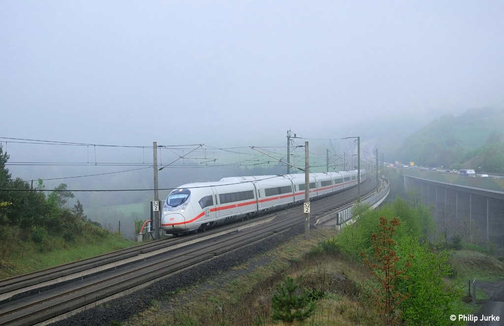 407 013-2 und 407 010-8 als ICE 813 (Dortmund Hbf - Frankfurt(Main)Hbf) am 23.04.2014 bei Neustadt(Wied).
