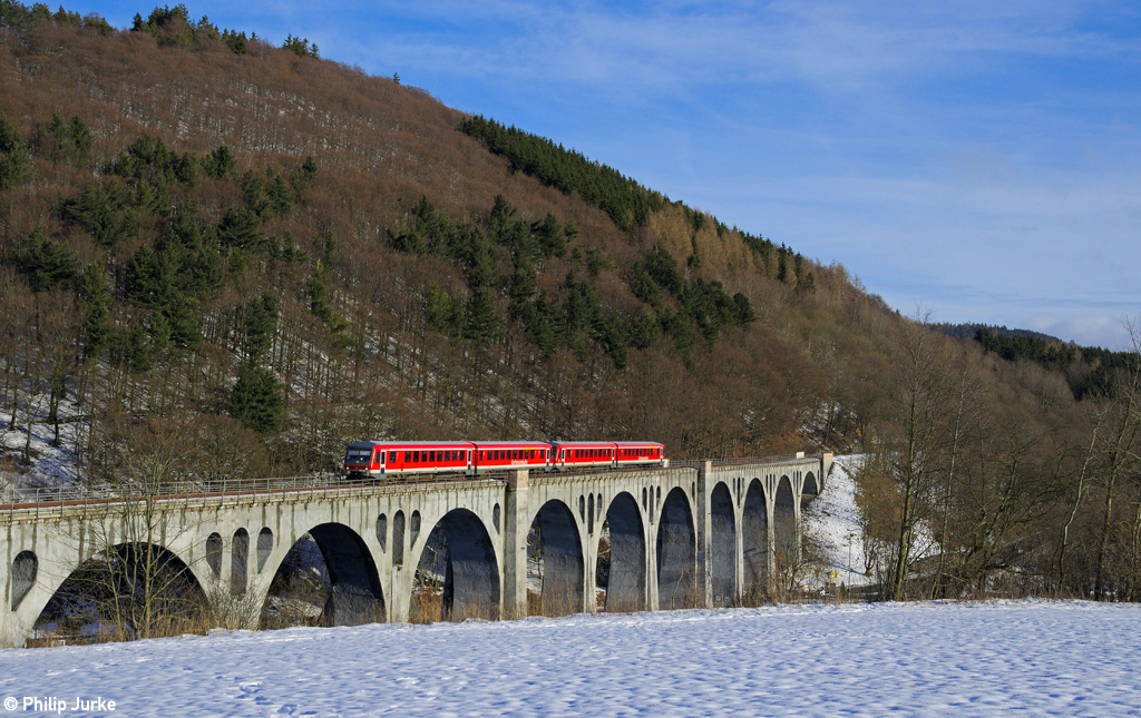 628 227-0 und 628 223-9 als RB 23248 (Korbach - Brilon Stadt) am 02.02.2014 bei Willingen.
