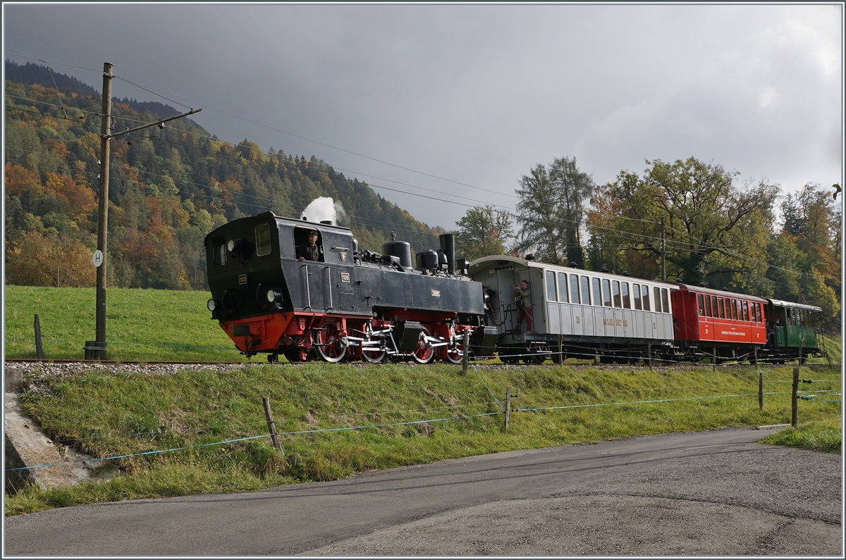 Am zweiletzten Wochenende der 52. Saison dampft die G 2x 2/2 bei Cornaux in Richtung Blonay.

18. Okt. 2020