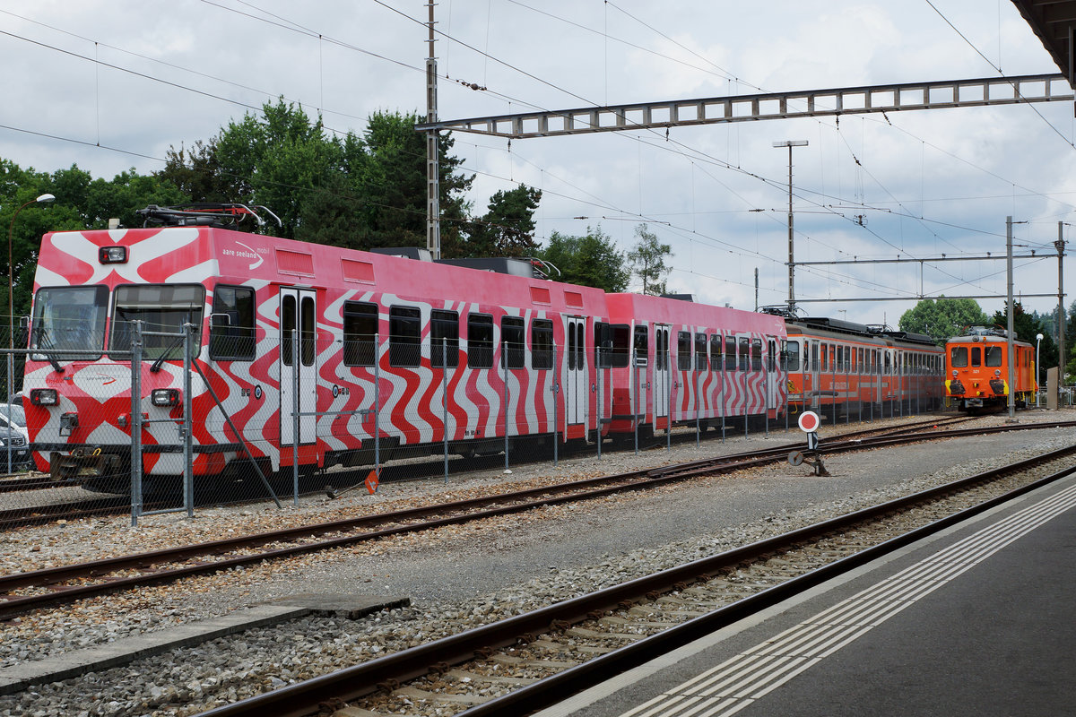 ASm: Die bunten Ersatztriebzüge, ehemals FW/BTI/SZB stehen in Langenthal für ausserordentliche Einsätze bereit. Aufnahme vom 23. Juli 2016.
Foto: Walter Ruetsch