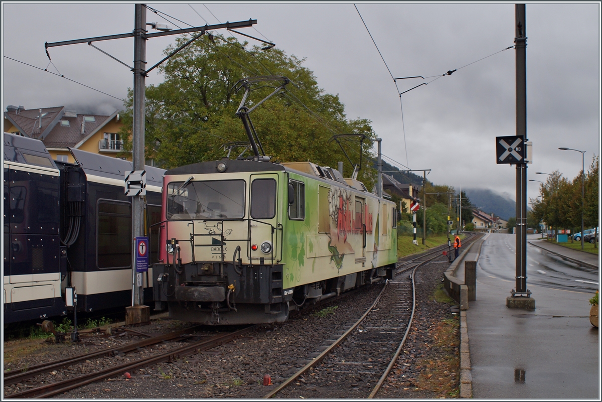 Da die MOB GDe 4/4 nicht mit der automatischen Kupplung ausgerüstet werden können, sind sie nicht mehr im Reisezugverkehr im Einsatz. Sporadisch werden sie werden sie für Dienstzüge eingesetzt und kommen in diesem Zusammenhang hin und wieder nach Blonay, so wie die GDe 4/4 6006 (ex GFM).

5. Okt. 2021