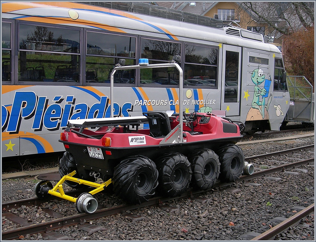 Das Neuste bei der MOB: ein Mini-Feuerwehr Auto/Zug, hier bei Probefahrten in Blonay.
3. Dez. 2018