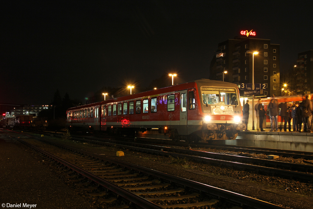 Der 928 535 steht als letzte Zug 31752 der Linie RB47 in Remscheid Hbf am 14.12.2013