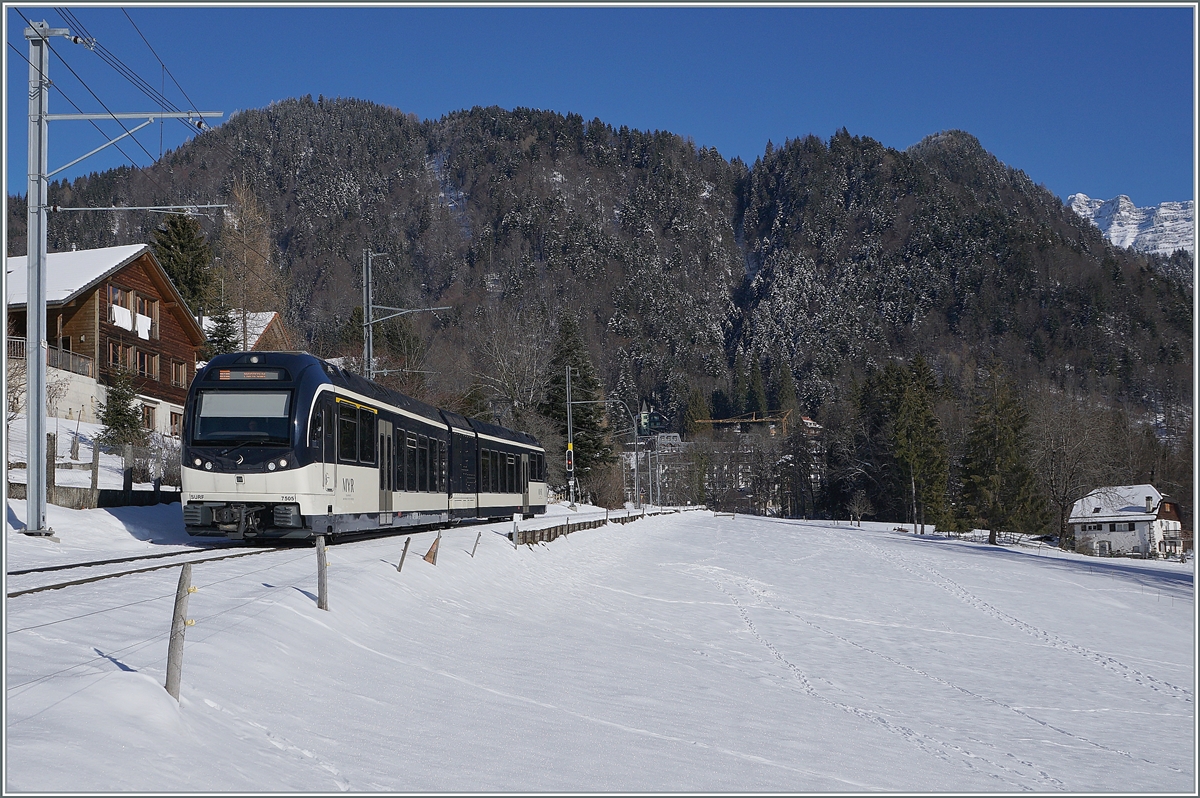 Der CEV MVR ABeh 2/6 7507 ist bei Les Avants als Regionalzug nach Montreux unterwegs. 

11. Jan. 2022