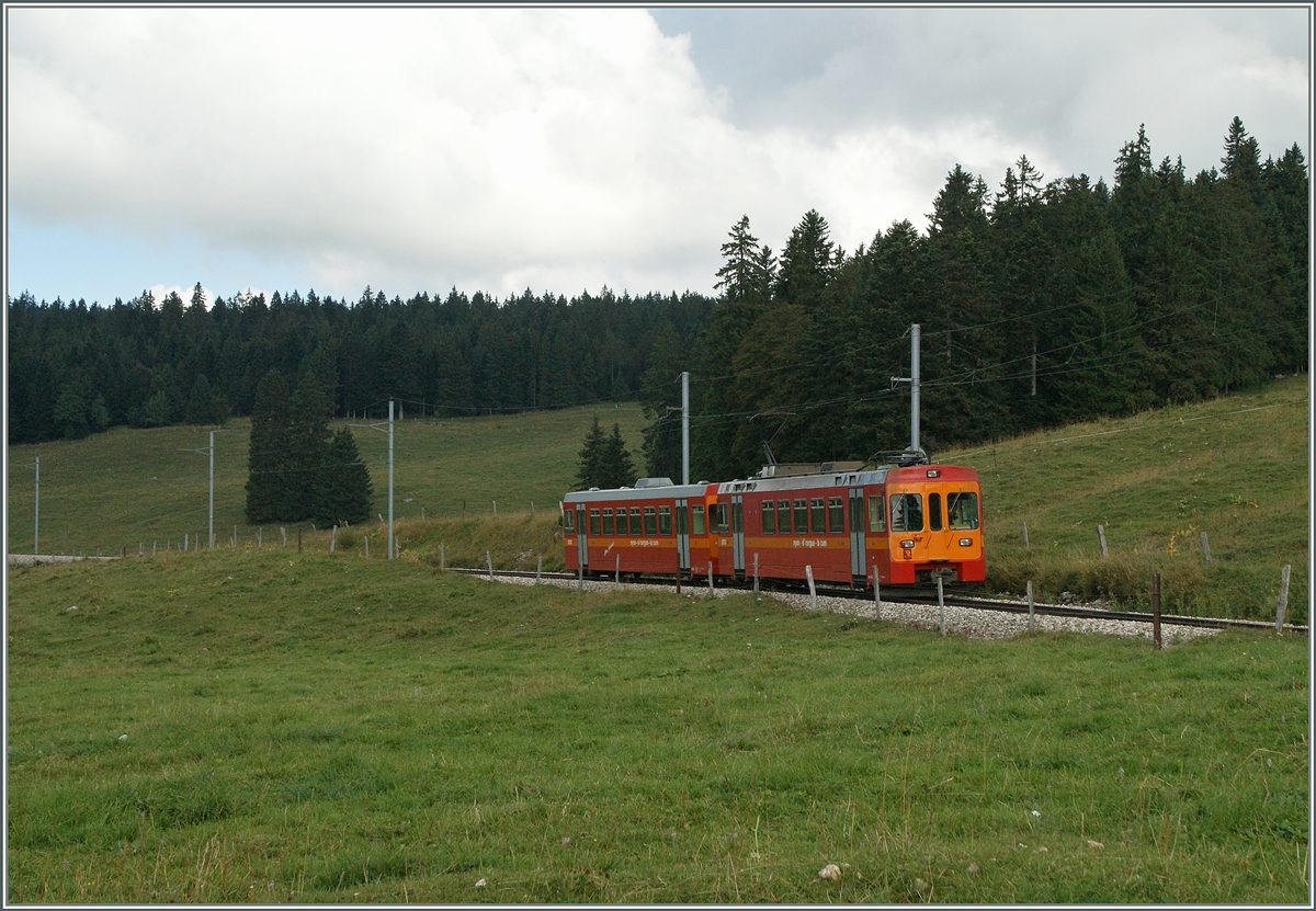 Der NStCM Be 4/4 mit Bt erreicht von La Cure kommend La Giverine. 
28. Aug. 2013
