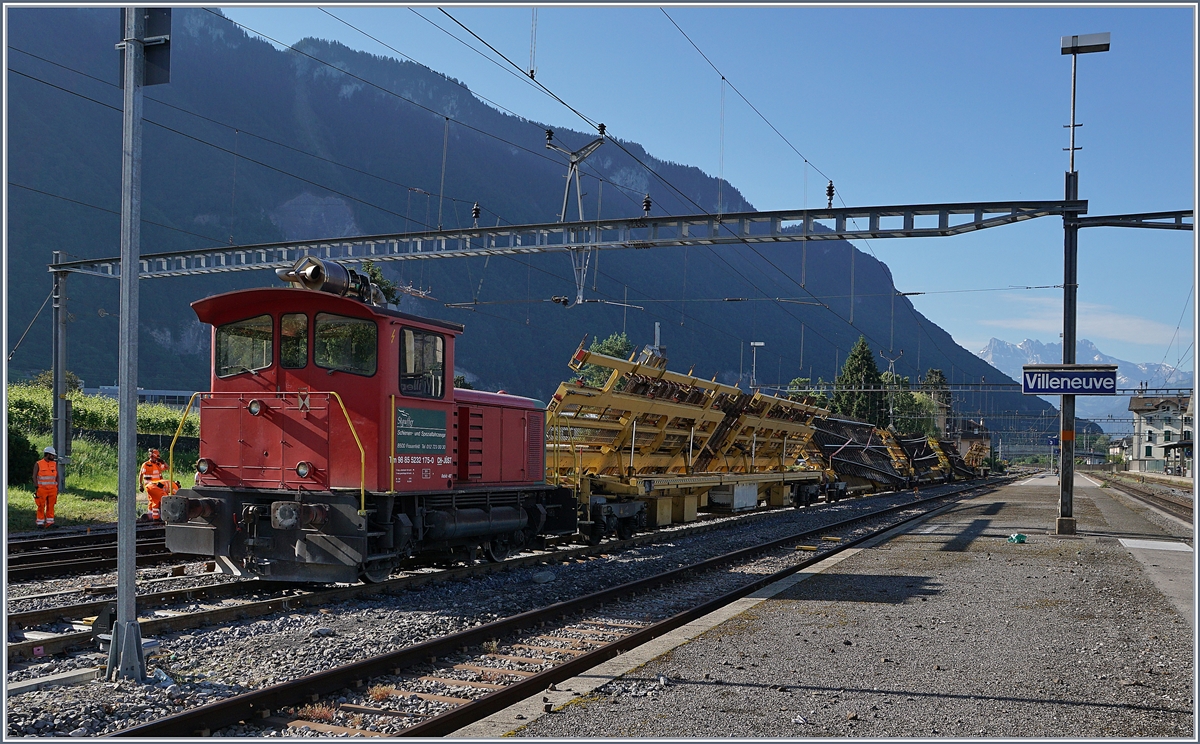 Der Tm 98 85 5232 175-0 CH-JÜST steht in Villeneuve. 

1. Juli 2019