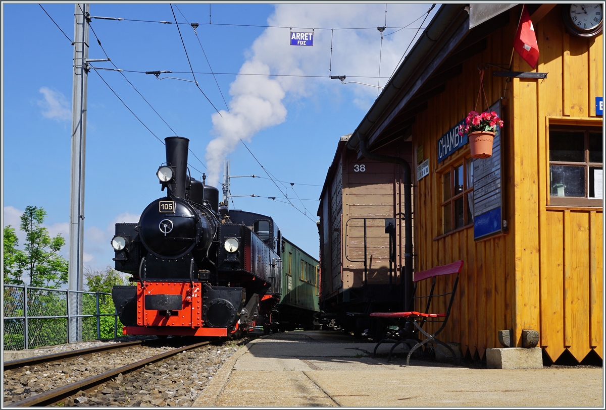 Die Blonay-Chamby Bahn G 2x 2/2 105 ist mit dem ersten Zug der Saison 2022 in Chamby eingetroffen und wird in Kürze ihren Zug nach Chaulin zurücksetzen.

7. Mai 2022 