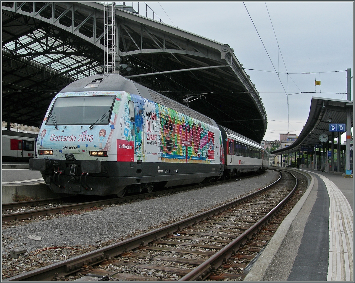 Die für den Gotthard werbende SBB Re 460 099-5 in Lausanne.
12. Juni 2016