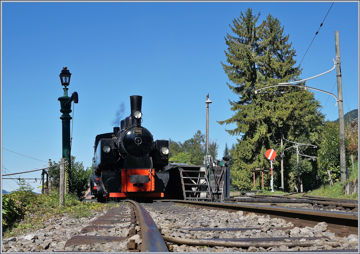 Die G 2x 2/2 105 bei der Bekohlung in Chaulin oder historische Eisenbahn hautnah.

29. Sept. 2019