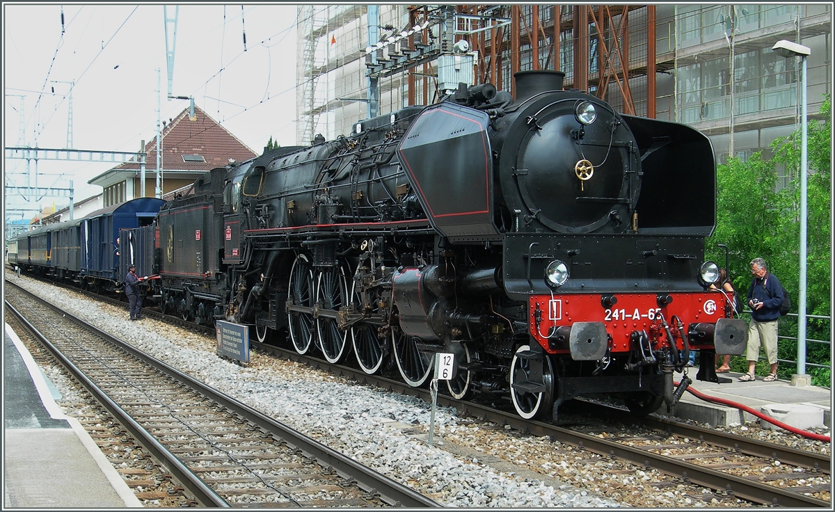 Die m�chtige SNCF 241-A-65 in Morges.
30. Mai 2009