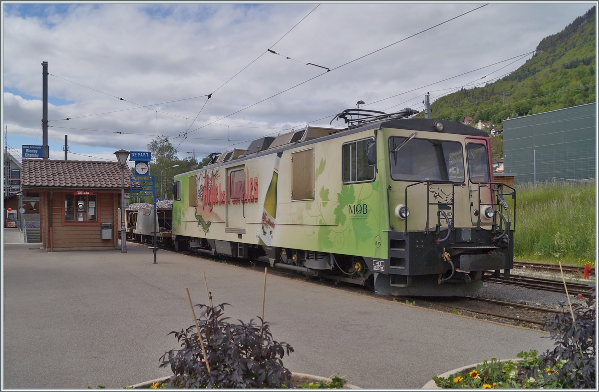 Die MOB GDe 4/4 6006 wartet in Blonay abgebügelt mit ihrem Schotterzug auf die wohl nicht so bald statt findende Abfahrt in Richtung Chamby.

26. Mai 2021