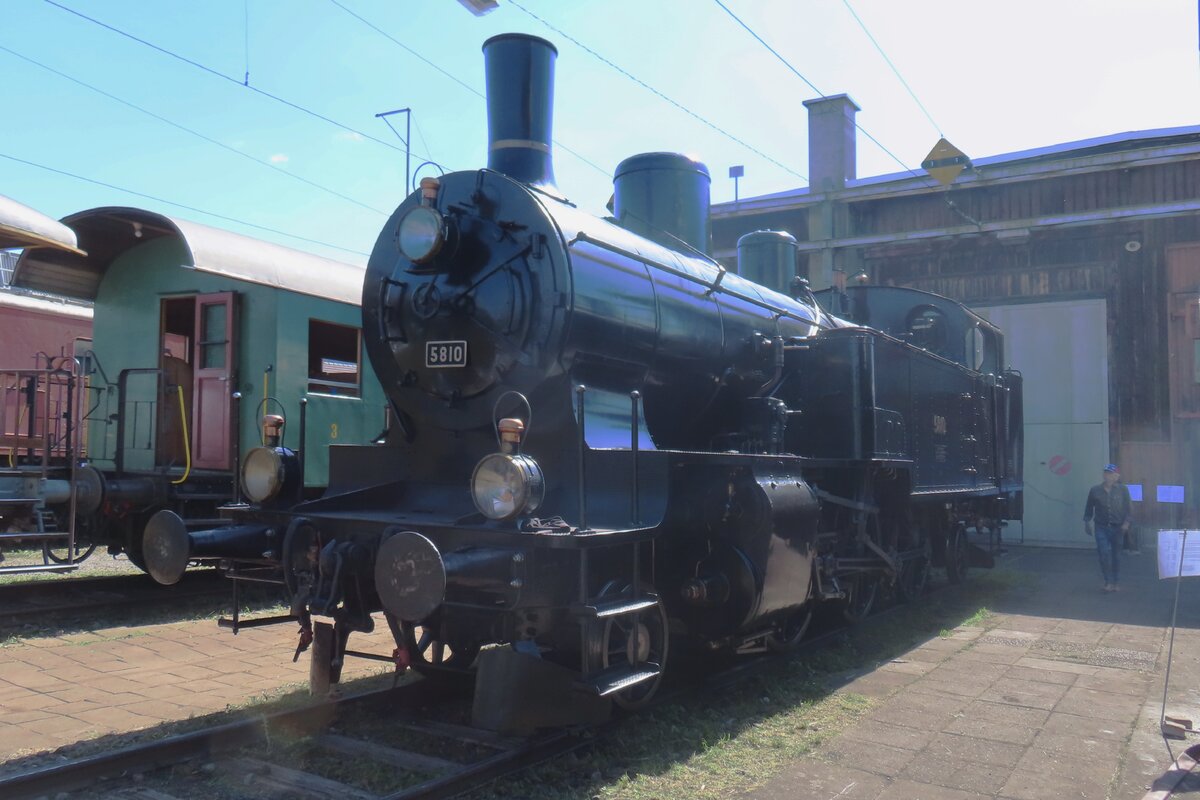 Ex-SBB Habersack 5810 steht am 18 Mai 2025 während das Bahnfest  150 Jahre Emmentalbahn  ins Depot von Konolfingen.