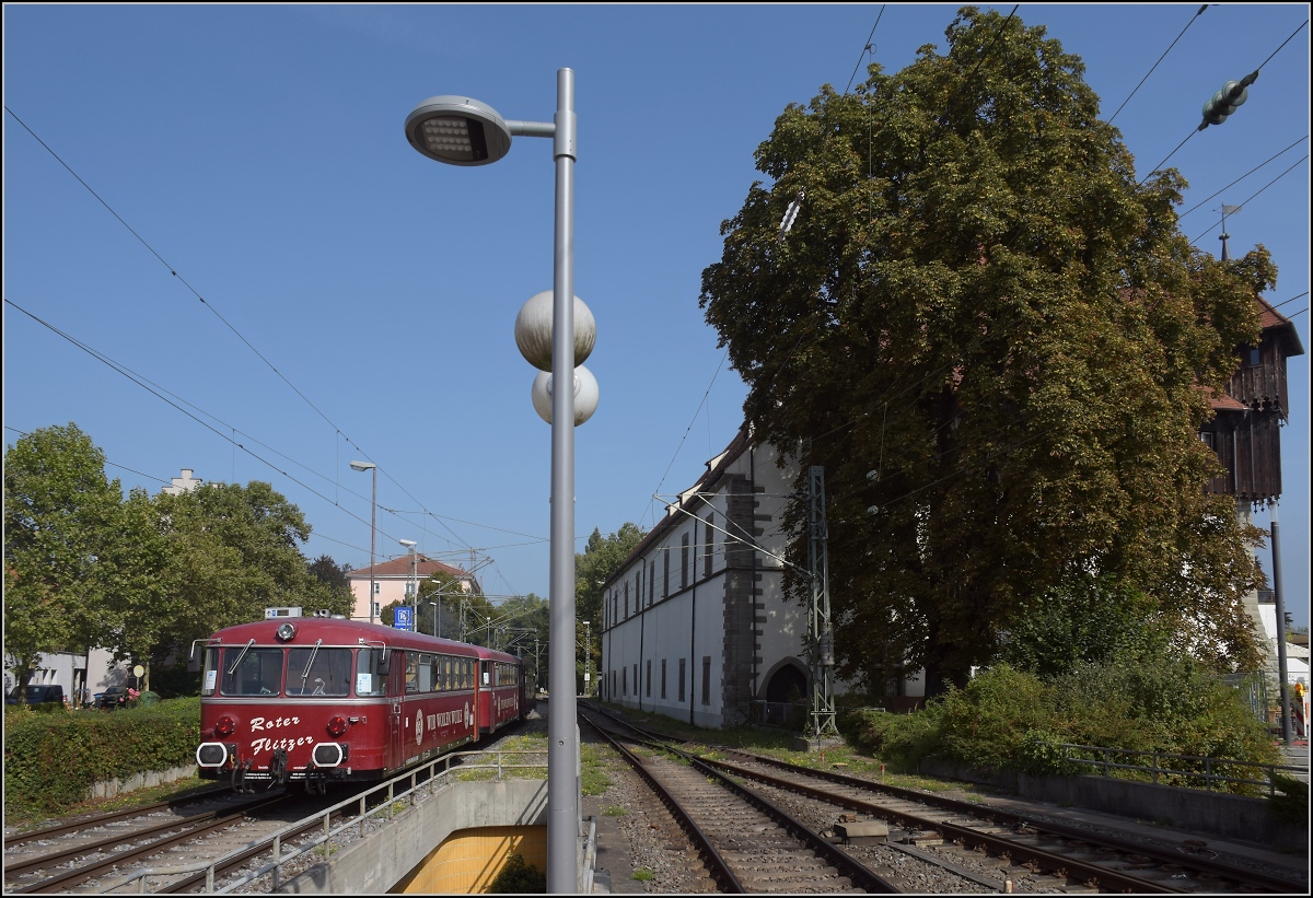 Roter Flitzer in Konstanz.

Rückfahrt nach Singen zur Tränke. September 2021.