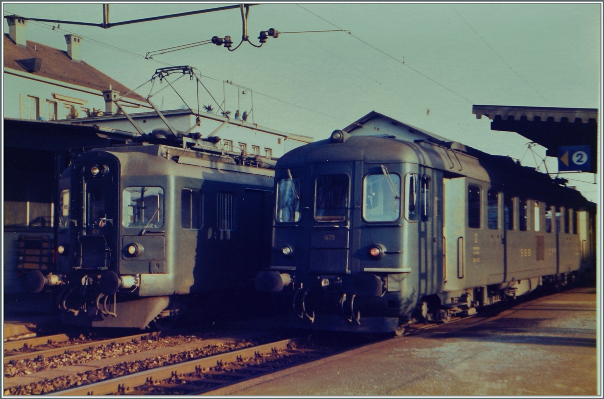 SBB Regionalverkehr in den 80ern: Während auf Nebenstrecken oft ein BDe 4/4 Dienst statt, wurden auf Haupstreckem meist auf RBe 4/4 zurückgegriffen.
In Zofingen wartet der BDe 4/4 1631 auf die Abfahrt nach Aarau, während der RBe 4/4 1479 mit seinem Regionalzug in Richtung Luzern unterwegs ist.
3. März 1985
