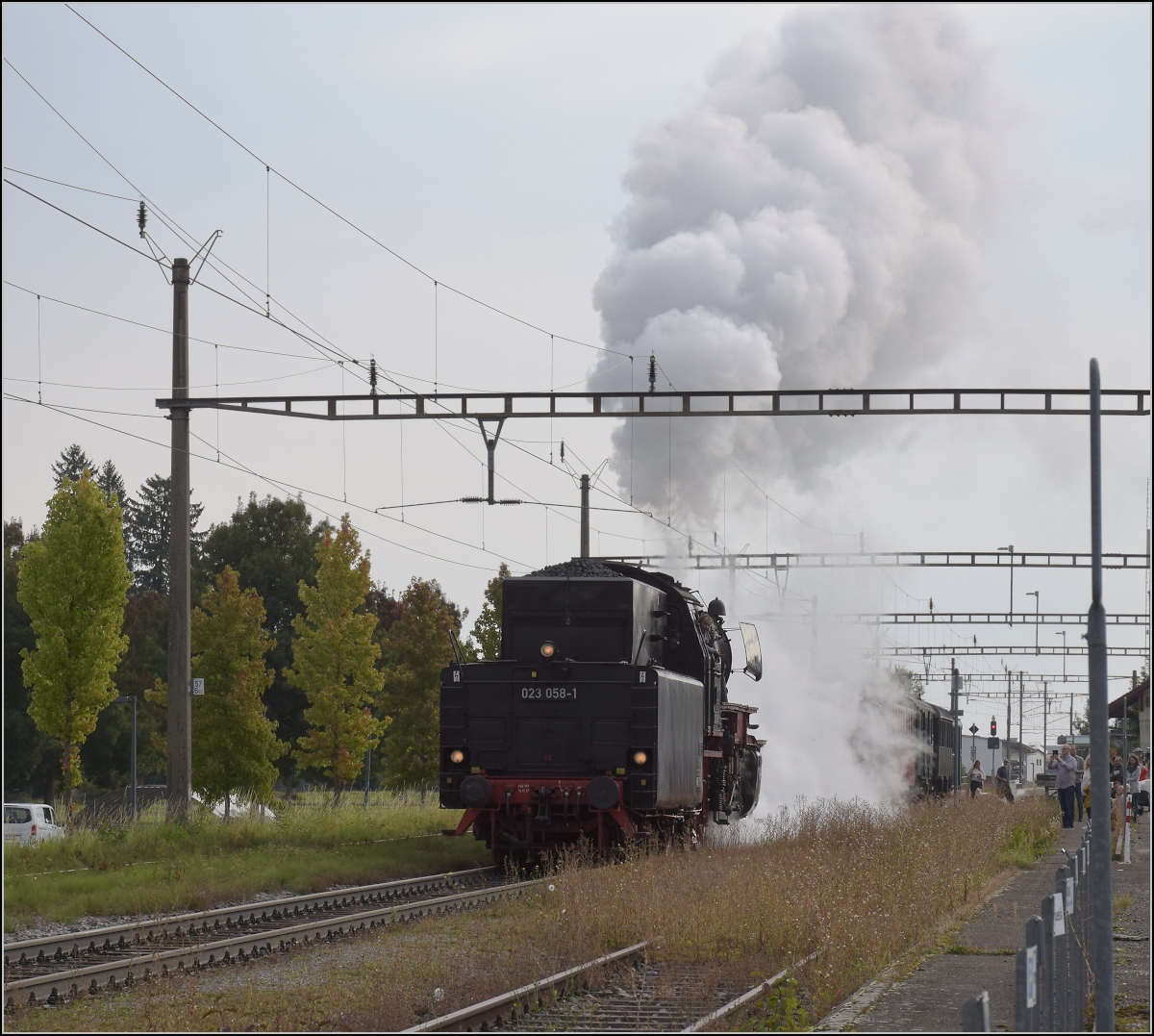 Uferdampffahrten mit Aushilfskraft 23 058.

Umsetzen für die Rückfahrt in Tägerwilen, September 2021.