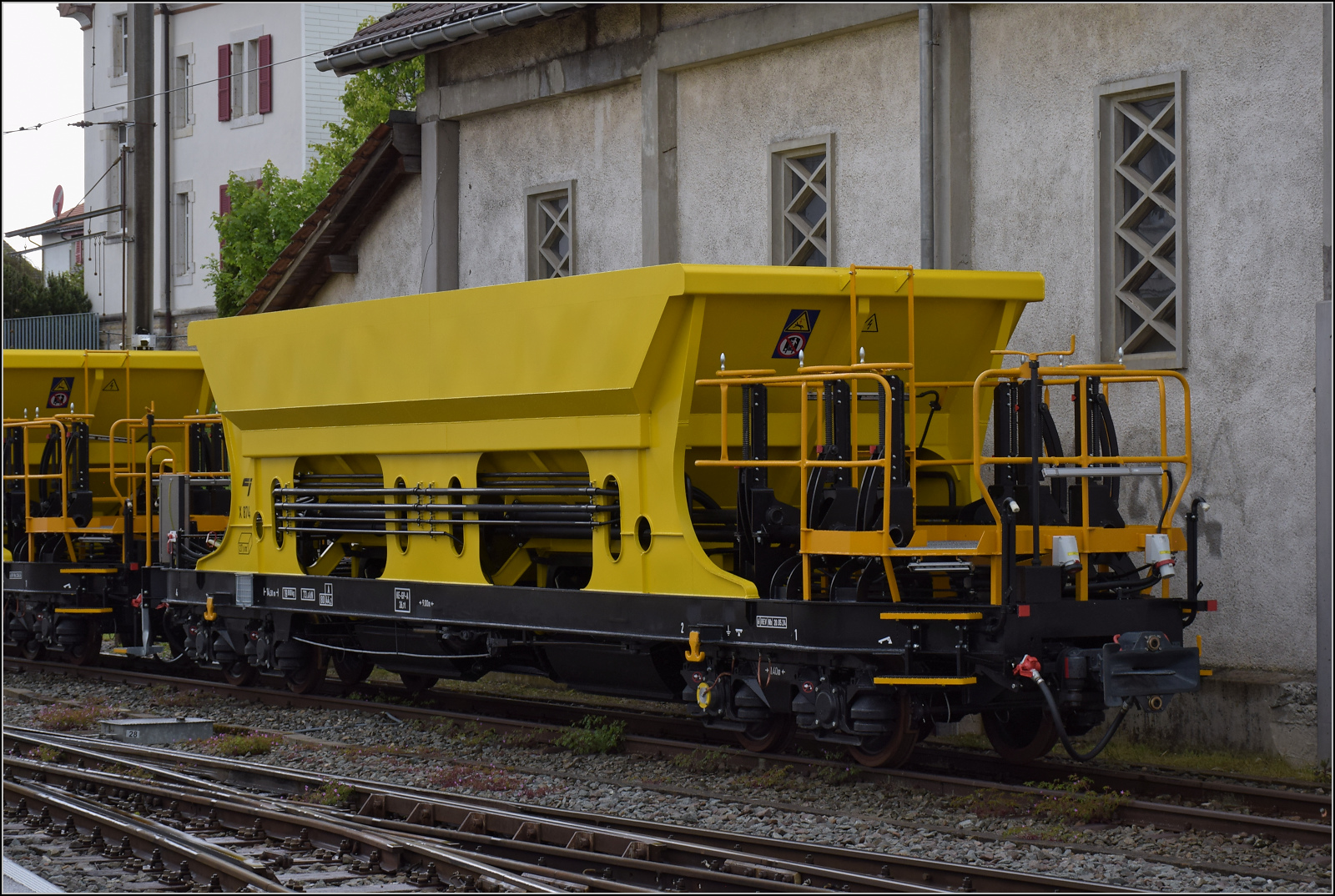 Nur 10 Tage alt ist der Dienstwagen f�r Sch�ttg�ter X 874 der CJ. Saignelegier, Mai 2024.
