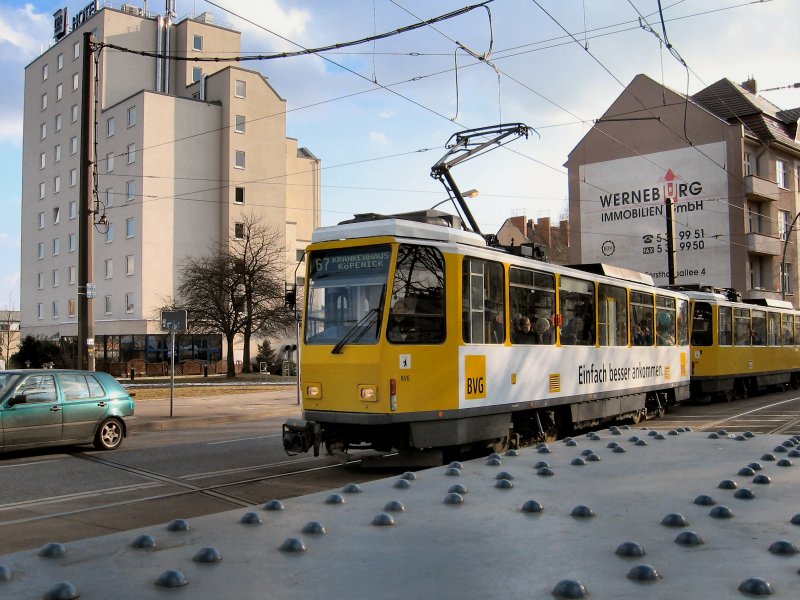 T6A f�hrt auf die Spreebr�cke in Berlin-Sch�neweide, 2006