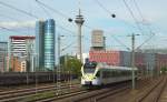 Der Stadler Flirt ET 7.01 der Eurobahn durchf�hrt als RE 13 Hamm - Venlo/NL (Maas-Wupper-Express) am 25.05.2014 D�sseldorf-Hamm.