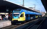 Im Sommer 2008 wartet der Stadler Flirt ET 017 der Westfalenbahn im Hauptbahnhof M�nster auf die Weiterfahrt nach Osnabr�ck.