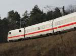 Bei eiskaltem Wetter legt sich dieser ICE1 auf den Weg nach Mannheim oder dem Frankfurter Flughafen.