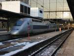 Auch dieser TGV steht im Franfkurter Hbf und wartet am fr�hen Abend auf Abfahrt gen Frankfreich.