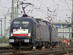 ES 64 U2-036 und ES 64 U2-017 (182 536 und 182 517) verlassen den Gbf K�ln Gremberg am 14.04.2010