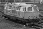 Und hier rangiert die 2143 004-7 solo in Wiesbaen Ost.