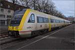 Mit dem Diesel-IC durch die Schweiz... 

Zumindest ein bisschen Fahrt durch die Schweiz mit den Kantonen Schaffhausen und Basel Stadt und auch nur ein Mümpfelchen Diesel-IC als kleines Weihnachtsgeschenk für den Fotografen. Triebwagen 612 607 bekam wohl in der Ulmer Not ein Ersatzteil aus dem Archiv verpasst. 612 107 und 612 142 warten in Singen auf die Abfahrt nach Basel badischer Bahnhof. Dezember 2023.