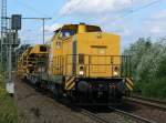 Eine Ost V100 mit Bauzug in Porz Wahn im Juli 09