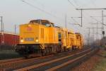203 308-2 von DB Netz mit Bauzug in Porz Wahn am 21.03.2012