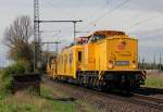203 305-8 mit Bauzug in Porz Wahn am 21.04.2012