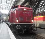 212 007-9 des Eisenbahnmuseum Bochum-Dahlhausen fuhr am 14.8.10 mit dem Rheingold  Rund um K�ln .Hier um ca.16 Uhr im K�lner Hbf auf Gleis 1.