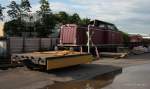 Viel Bauger�mpel steht vor der 212 047-5 am 21.05.2010 im H�chster Rbf.