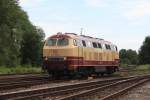 217 002 am 02.08.2010 im Bahnhof von M�hldorf.
