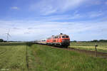 218 315-0 und 218 839-9 mit dem IC 2315 (Westerland(Sylt) - Frankfurt(Main)Hbf) am 05.07.2017  in Lenshallig am BÜ Rollwagenzug.