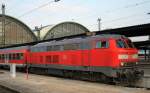 Nochmal 218 mit 9 Silberlingen im Frankfurter Hauptbahnhof.