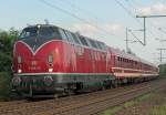 V200 116 mit Sonderzug und Fotowolke in Porz Wahn am 15.07.2011