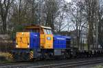 Die TWE V156 kommt mit ein Paar Wagen ebenfalls am 17.11.2010 durch Ratingen Lintorf